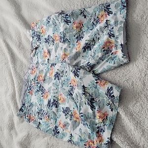 Men's floral shorts NWOT